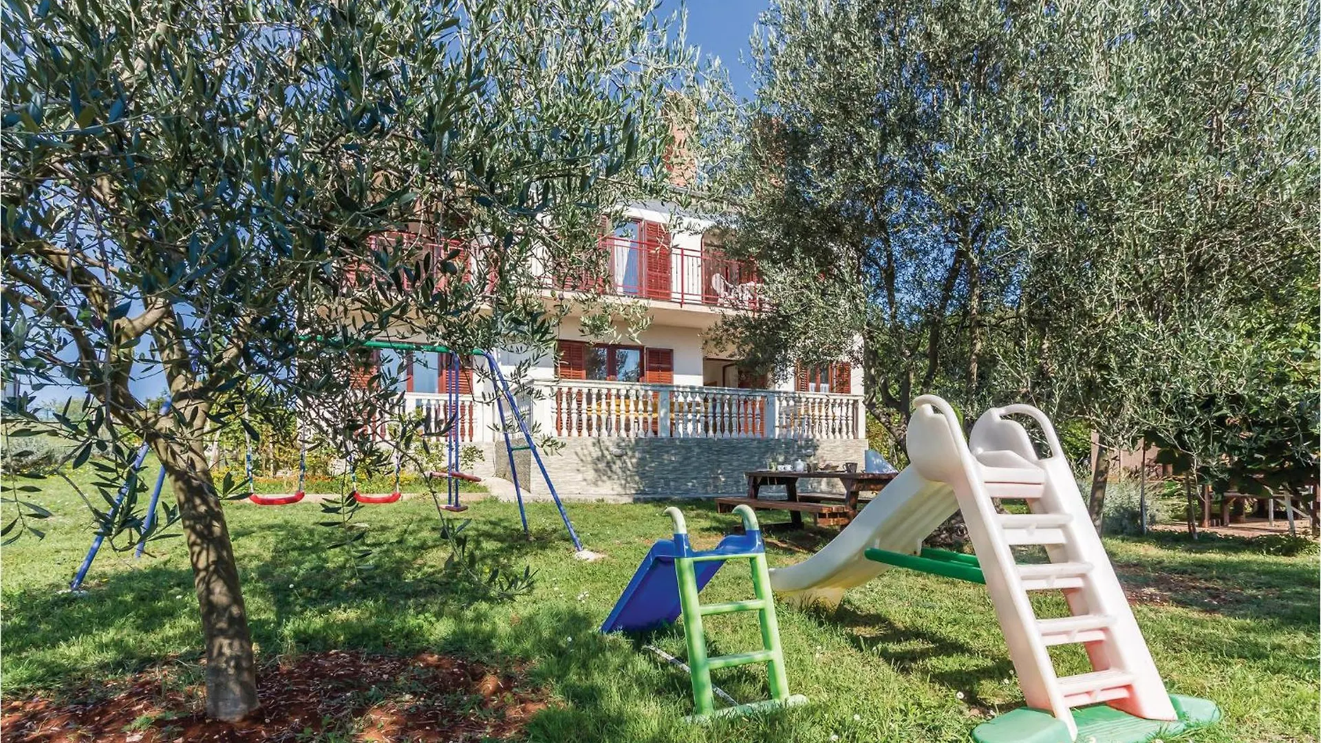 6 Bedroom Nice Home In Segotici